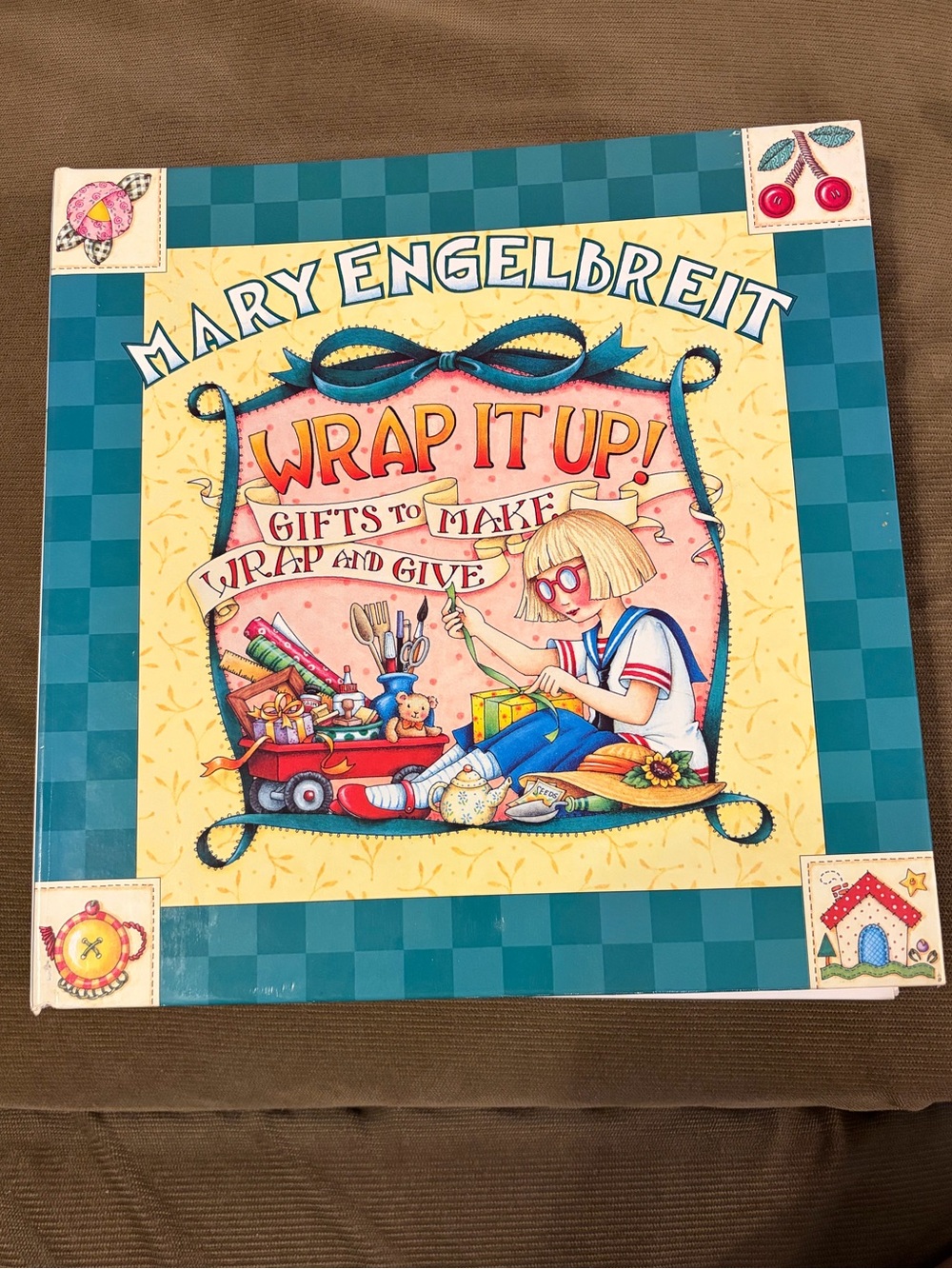 Y2K Mary Engelbreit Wrap It Up! Gifts to Make, Wrap and Give 112 Page Book